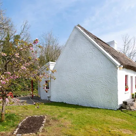 Holiday The Neale By Interhome